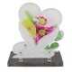 Plaque funéraire en altuglas blanche sur socle avec décor fleurs