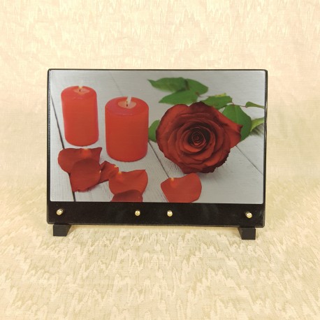 Plaque avec bougies et rose